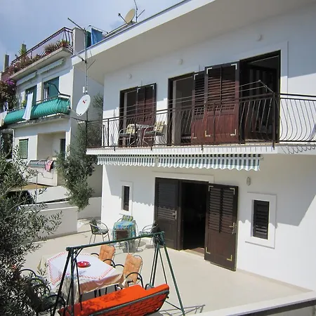 بيت للعطل Mona