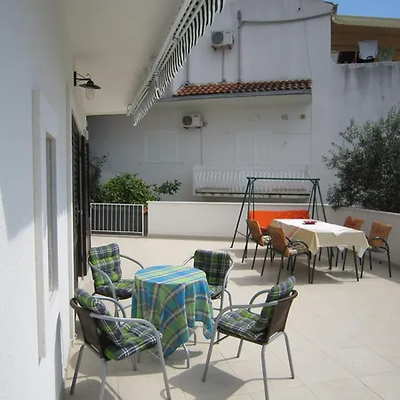 Mona بيت للعطل إيغراني