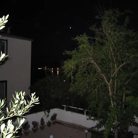 Mona * إيغراني