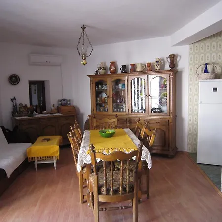 بيت للعطل Mona